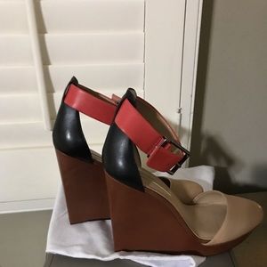 Platform color combo BCBG MaxAzria shoe size 37.5
